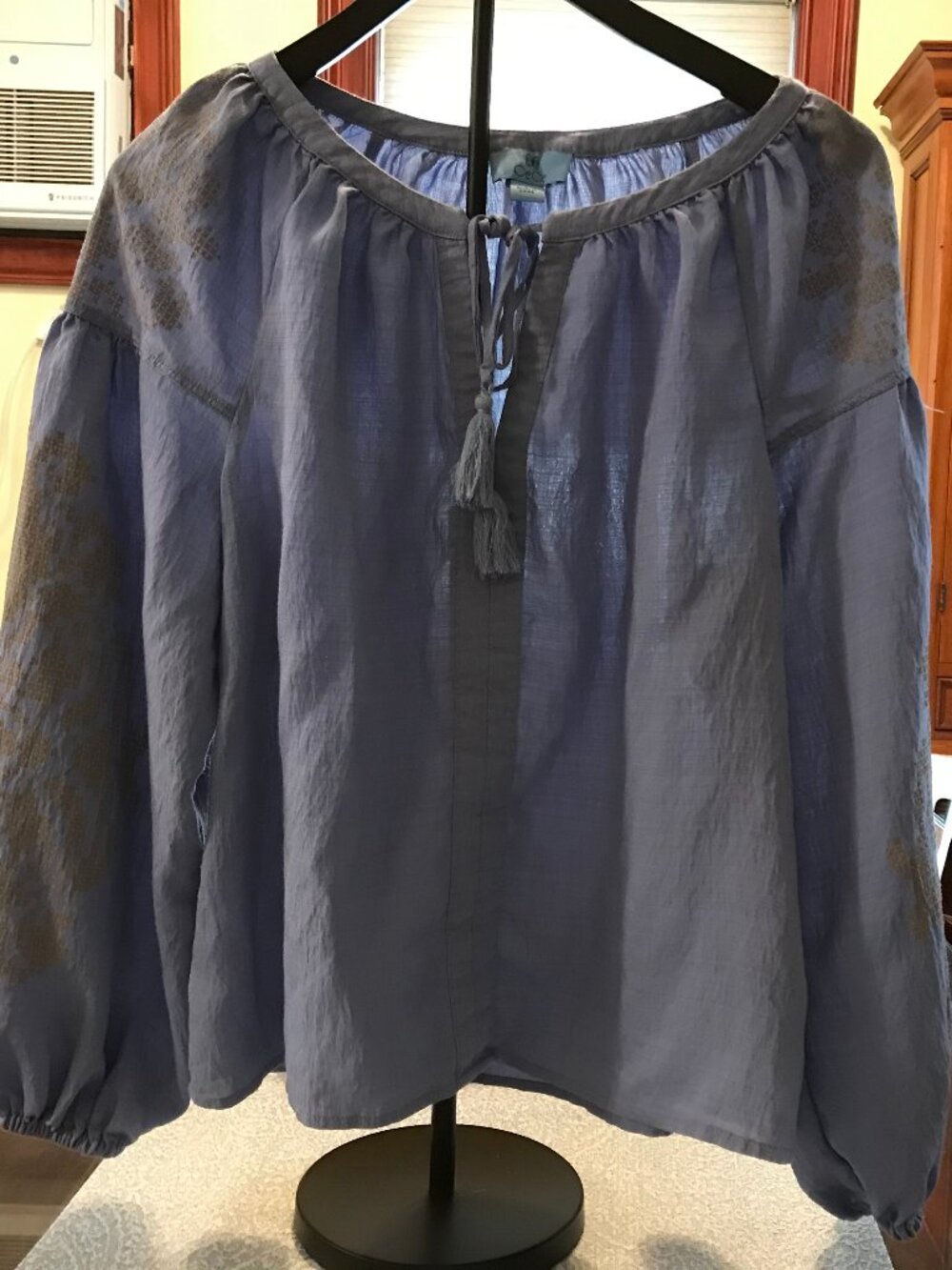 CeCe by Vince Camuto Blue Split-Neck Top with Sleeve Accents Size L